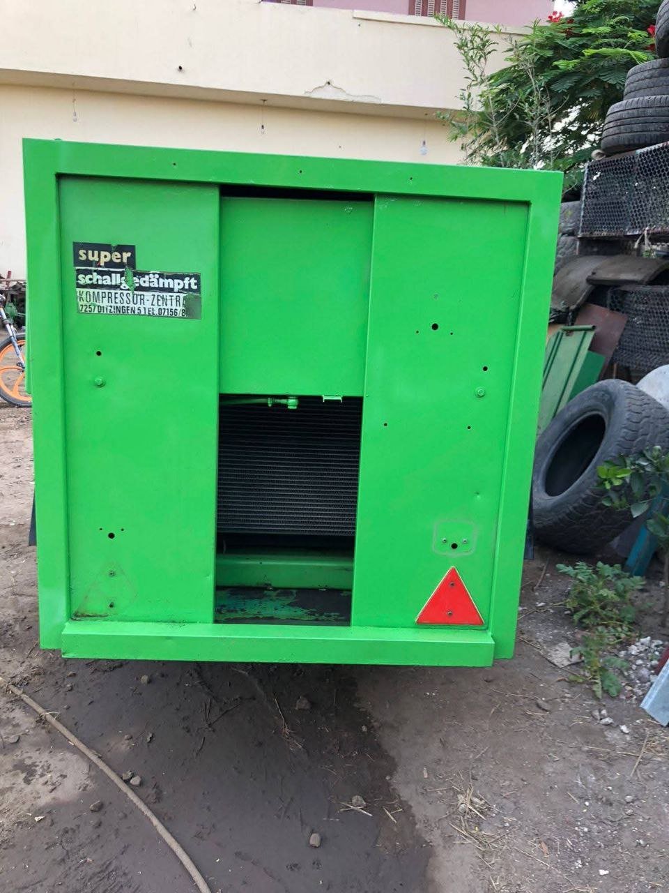 Zentral air compressor for sale in Egypt, Zentral compressor model 2002 available in Mansoura, the best site for selling heavy equipment in Egypt