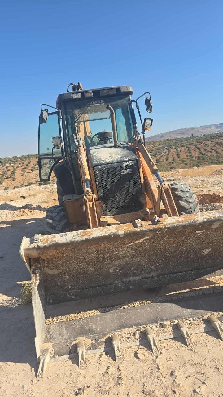 Case loader for sale in Egypt, Case 40 model 2006 located in Giza, the best site for selling heavy equipment in Egypt