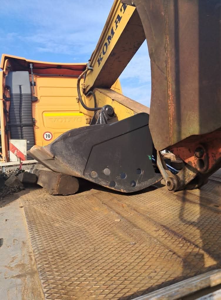 حفار كوماتسو للبيع في مصر، كوماتسو 140 موديل 1980 تواجد الجيزة، افضل موقع لبيع المعدات الثقيلة في مصر