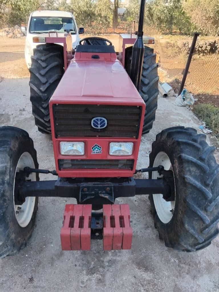 New Holland tractor for sale in Egypt, New Holland 85 model 2004 exported from Europe to Egypt, the best site for selling heavy equipment in Egypt