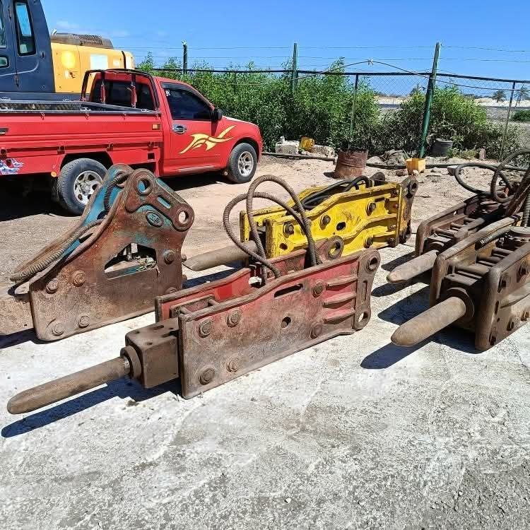 شواكيش فولفو للبيع في مصر، فولفو 30 و 20 و10 موديل 2002 تصدير من اوروبا الى مصر، افضل موقع لبيع المعدات الثقيلة في مصر