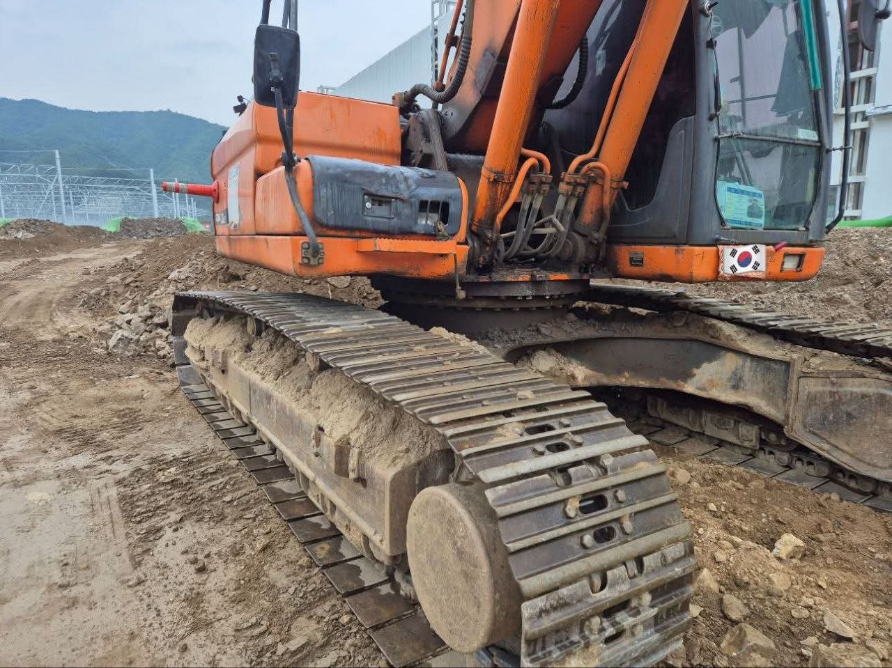 Doosan excavator for sale in Egypt, Doosan 300 model 2014 available in Cairo, the best site for selling heavy equipment in Egypt