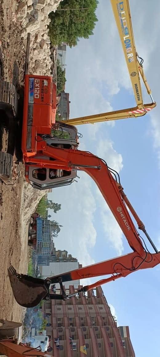 Hitachi excavator for sale in Egypt, Hitachi 120 model 2012 located in Cairo, the best site for selling heavy equipment in Egypt