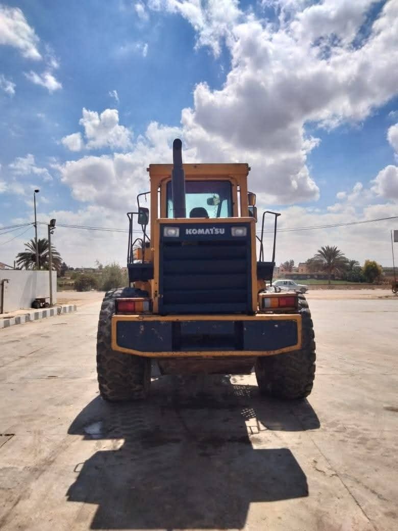 Komatsu loader for sale in Egypt, Komatsu 180 model 2000 located in Cairo, the best site for selling heavy equipment in Egypt