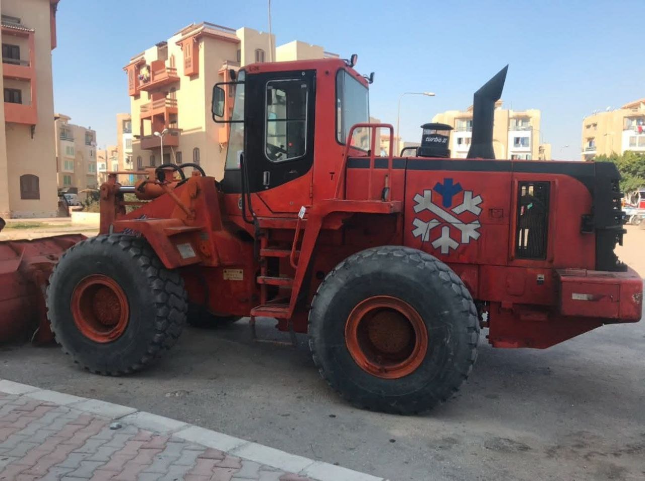 Doosan loader for sale in Egypt, Doosan 300 model 2004 available in Cairo, the best site for selling trucks and heavy equipment in Egypt