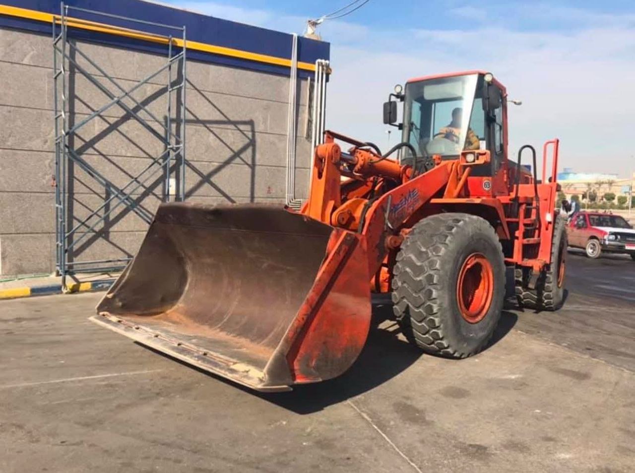 Doosan loader for sale in Egypt, Doosan 300 model 2004 available in Cairo, the best site for selling trucks and heavy equipment in Egypt