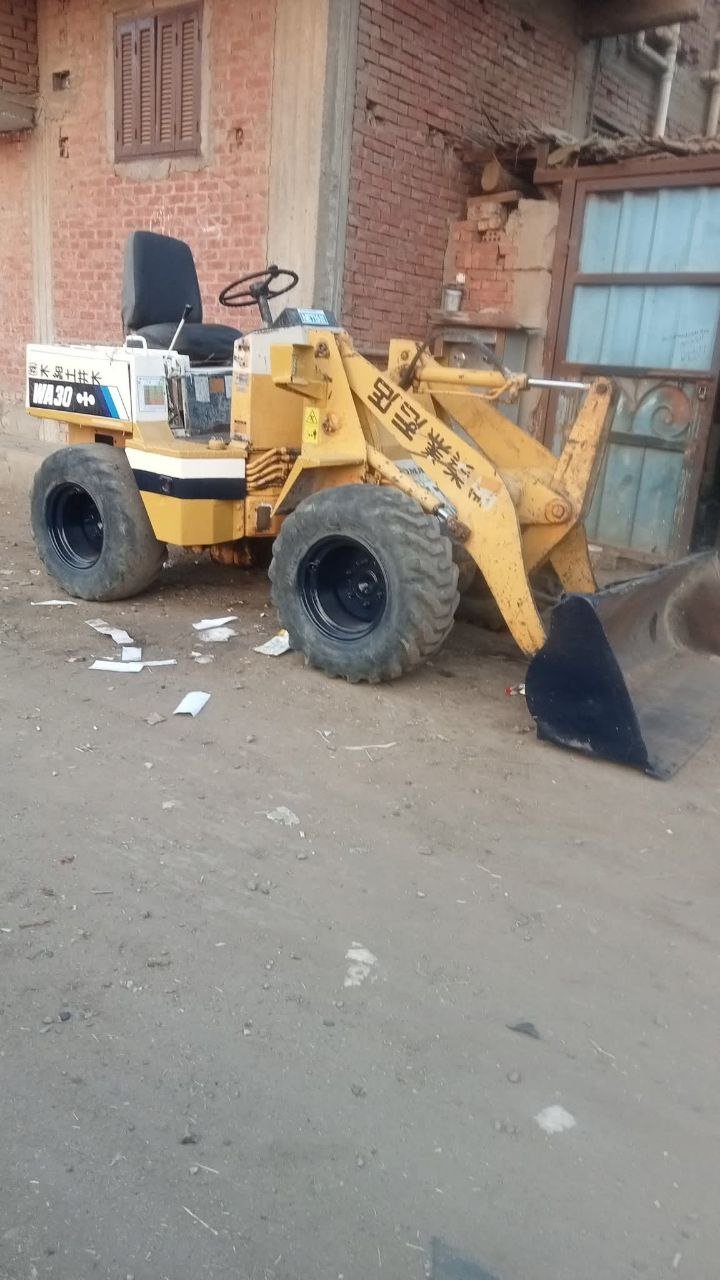 Komatsu loader for sale in Egypt, Komatsu 30, model 1990, available in Cairo, the best site for selling trucks and heavy equipment in Egypt