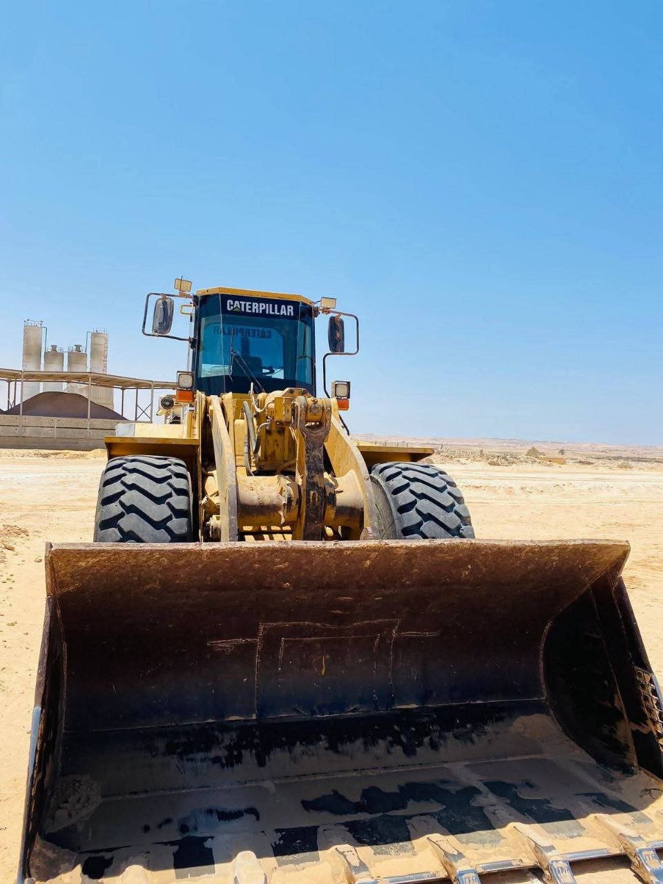 Caterpillar loader for sale in Egypt, Caterpillar 970F model 1996 available in Mansoura, the best site for selling trucks and heavy equipment in Egypt