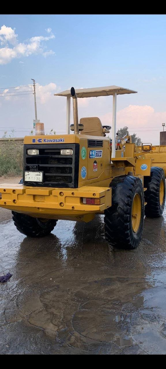 Loader Kawasaki for sale in Egypt, Kawasaki 60 model 2000 located in Giza, the best site for selling trucks and heavy equipment in Egypt