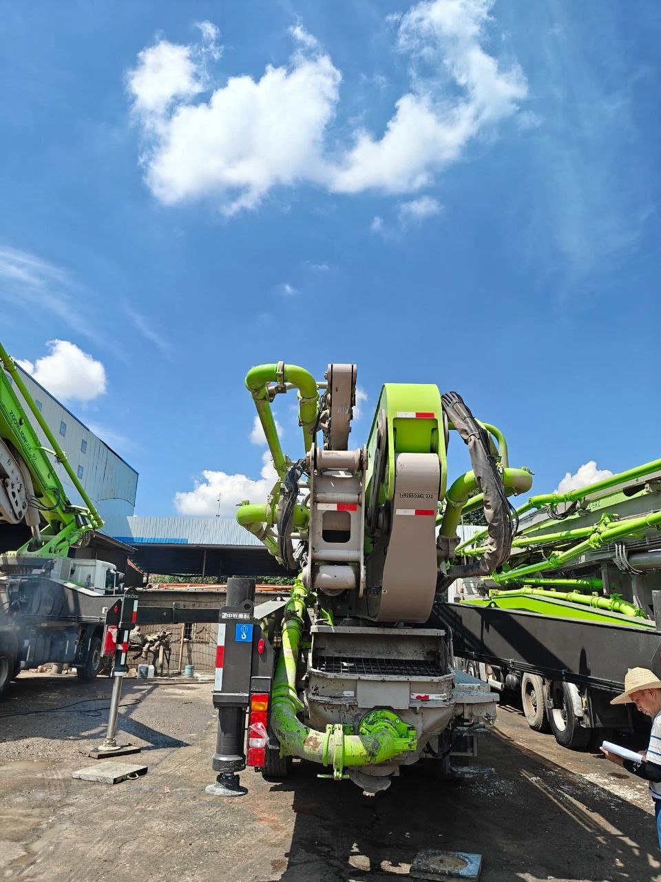 Zoomlion crane for sale in Egypt, Zoomlion 80 model 2018 located in Giza, the best site for selling trucks and heavy equipment in Egypt