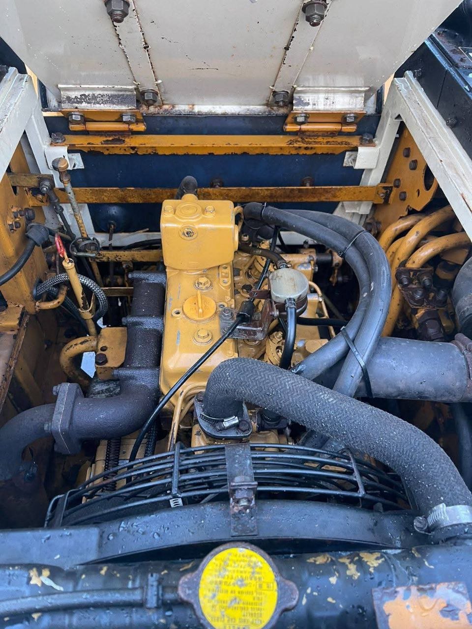 لودر كوماتسو للبيع في مصر,  كوماتسو 30 موديل 2002 تواجد الجيزة, أفضل موقع لبيع الشاحنات والمعدات الثقيلة في مصر