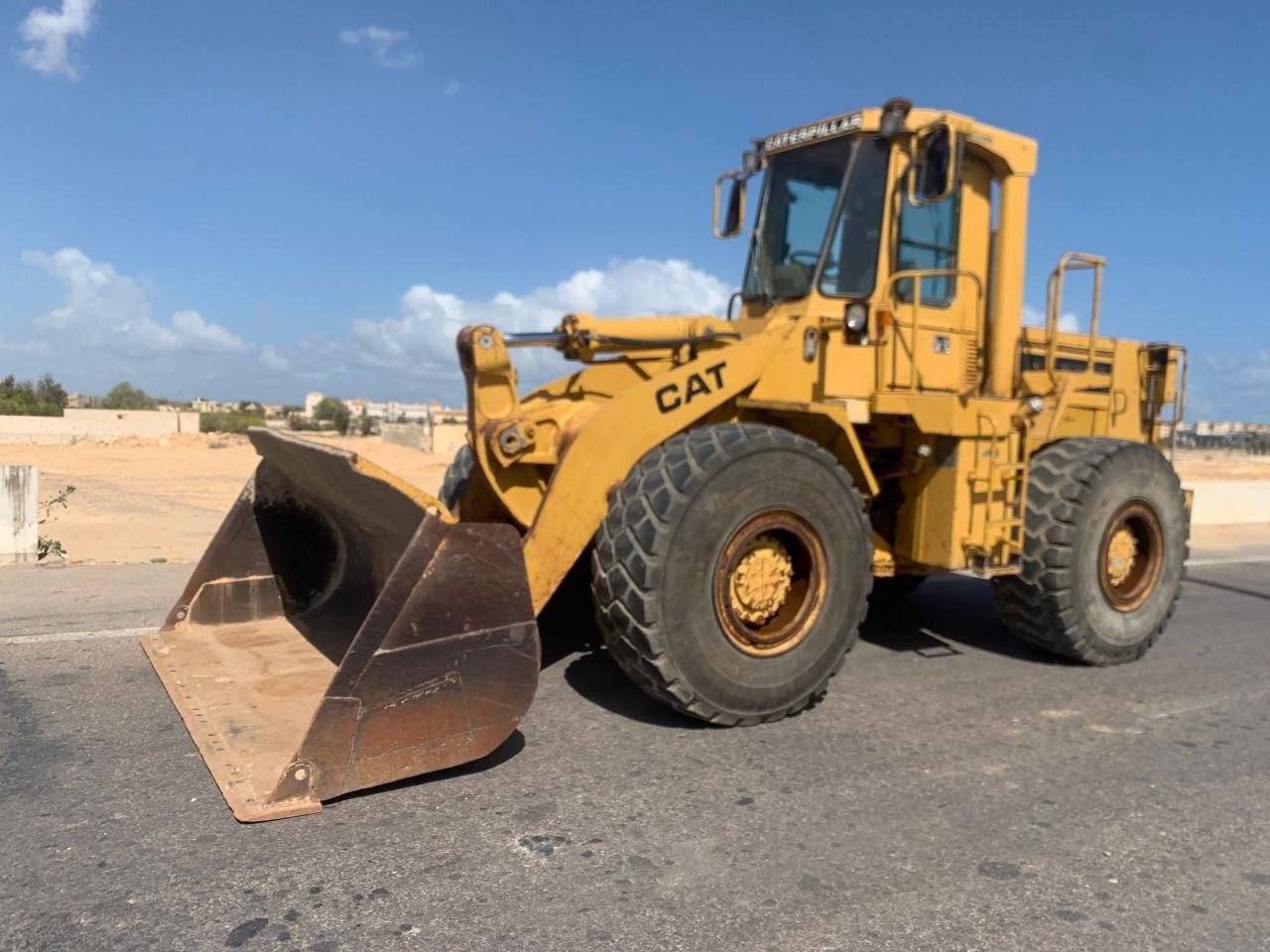 لودر كاتيربلر للبيع في مصر,  كاتيربلر 950E موديل 1990 تواجد الجيزة, أفضل موقع لبيع الشاحنات والمعدات الثقيلة في مصر