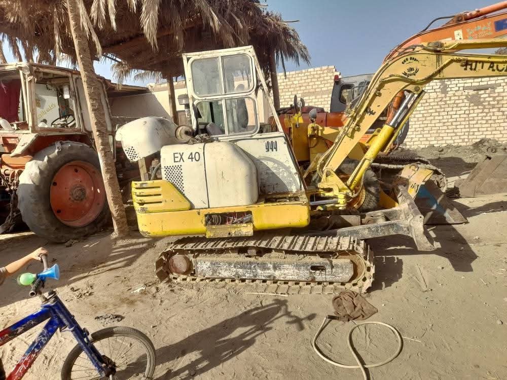 Hitachi excavator for sale in Egypt, Hitachi 40, model 1996, located in Giza. The best site for selling trucks and heavy equipment in Egypt.