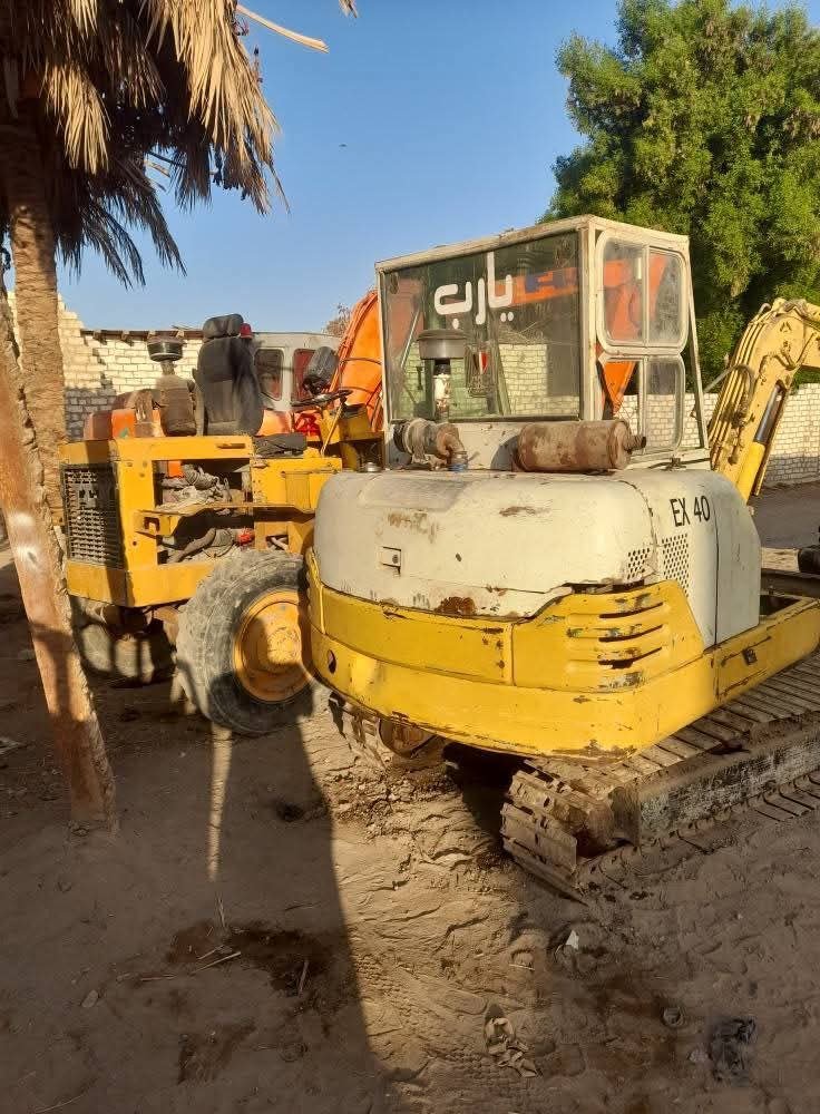 Hitachi excavator for sale in Egypt, Hitachi 40, model 1996, located in Giza. The best site for selling trucks and heavy equipment in Egypt.