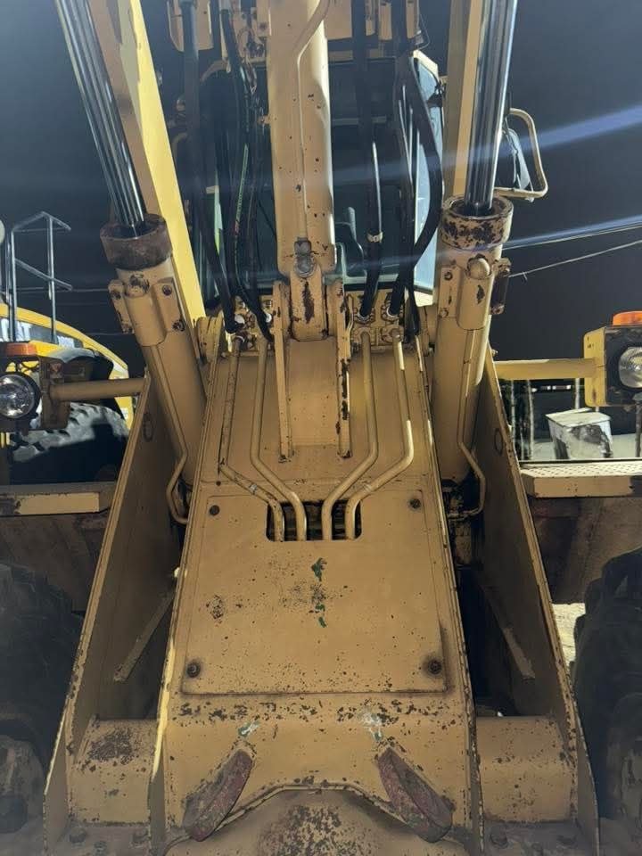 Caterpillar loader for sale in Egypt, Caterpillar 926 model 1990 located in Cairo, the best site for selling trucks and heavy equipment in Egypt