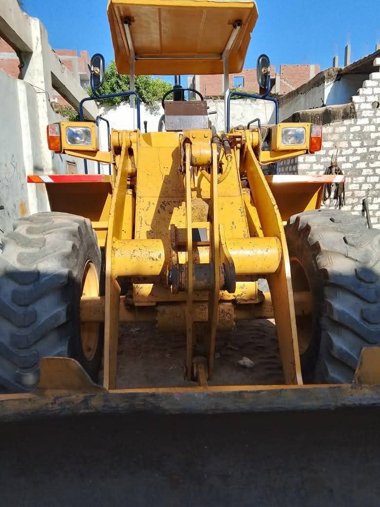 Komatsu loader for sale in Egypt, Komatsu 100 model 1989 available in Cairo, the best website for selling trucks and heavy equipment in Egypt