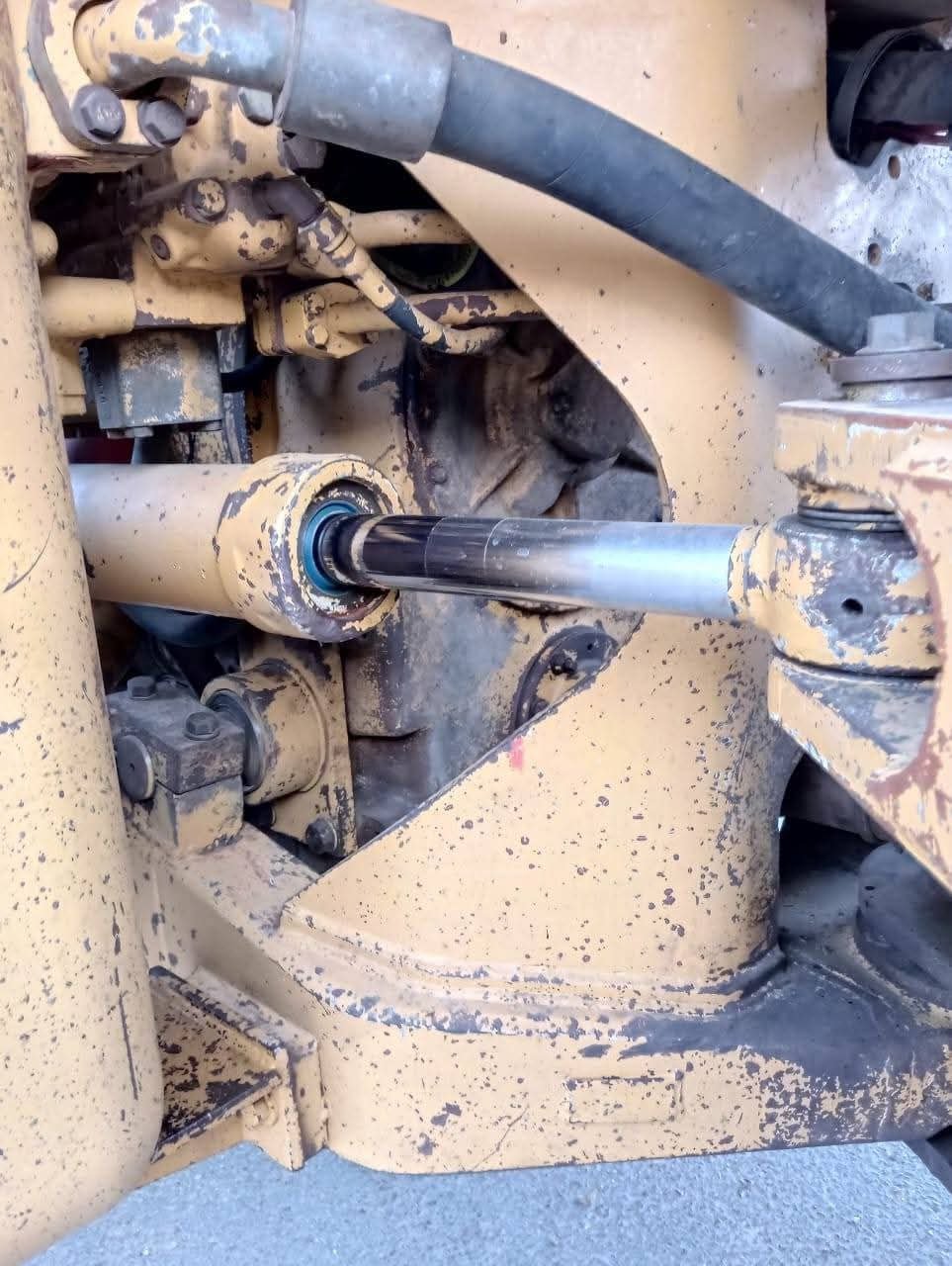 Caterpillar loader for sale in Egypt, Caterpillar 936 model 1994 located in Cairo, the best site for selling trucks and heavy equipment in Egypt