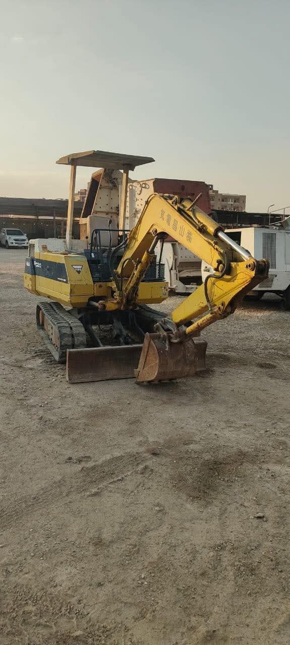 Komatsu excavator for sale in Egypt, Komatsu 20 model 1985 located in Mansoura, the best site for selling trucks and heavy equipment in Egypt