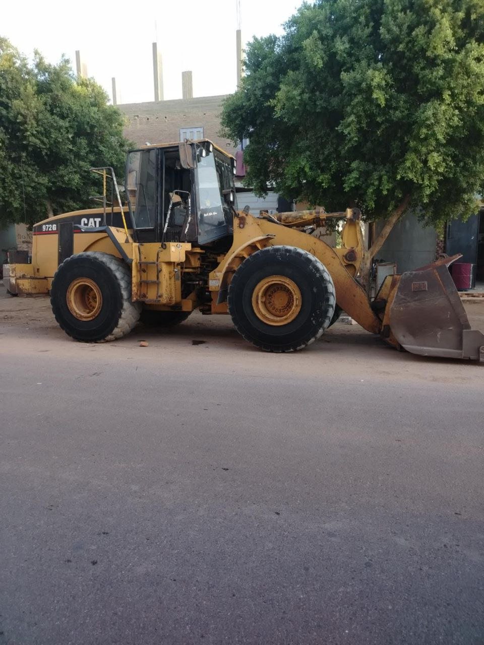 Caterpillar loader for sale in Egypt, Caterpillar 972 model 2003 located in Mansoura, the best site for selling trucks and heavy equipment in Egypt