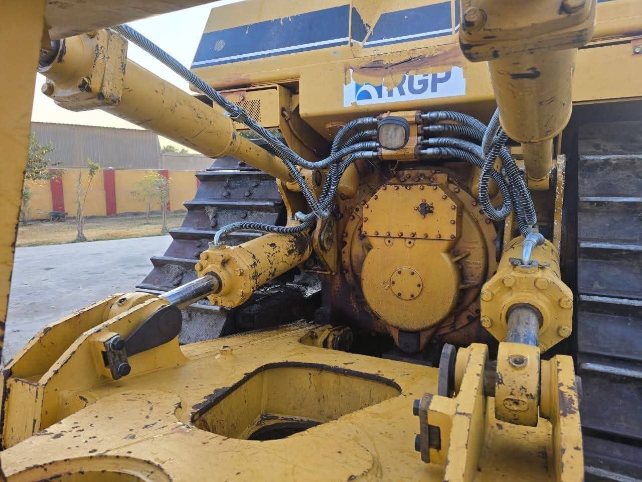 بلدوزر كاتيربلر للبيع في مصر,  كاتيربلر D9R موديل 2012 تواجد المنصورة, أفضل موقع لبيع الشاحنات والمعدات الثقيلة في مصر