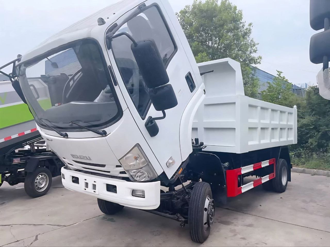 Isuzu Truck for sale in Egypt, Isuzu 1000, 2010 model, located in Mansoura. The best website for selling trucks and heavy equipment in Egypt.