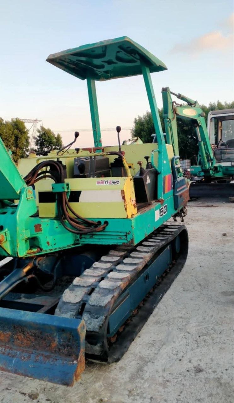 حفار كوماتسو للبيع في الأقصر, كوماتسو 50 موديل 1980 تواجد الأقصر, أفضل موقع لبيع الشاحنات والمعدات الثقيلة في مصر