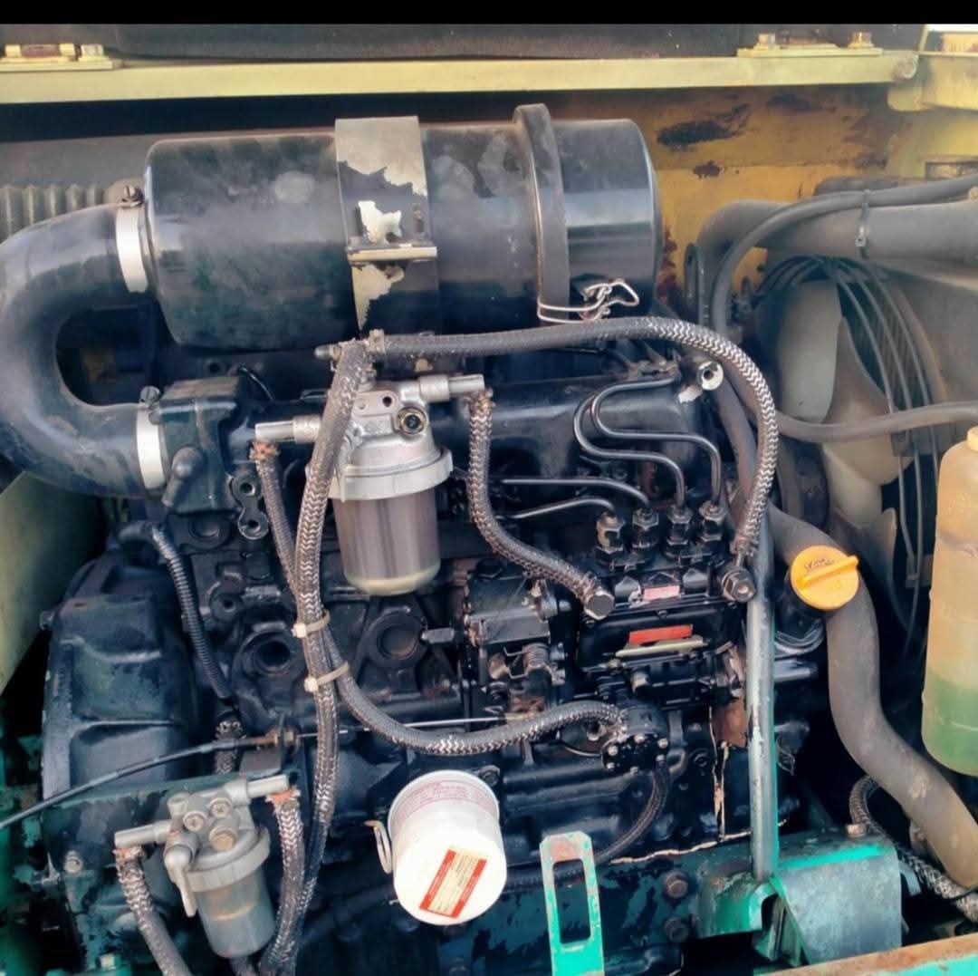 حفار كوماتسو للبيع في الأقصر, كوماتسو 50 موديل 1980 تواجد الأقصر, أفضل موقع لبيع الشاحنات والمعدات الثقيلة في مصر