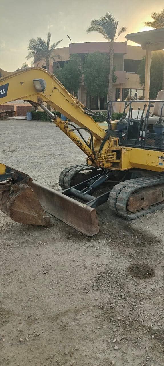 Komatsu excavator for sale in Al-Arish, Komatsu 20 model 2002 located in Al-Arish, the best site for selling trucks and heavy equipment in Egypt