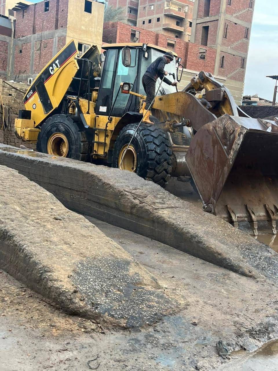 Caterpillar loader for sale in El Shorouk, Caterpillar 972 model 1995 located in El Shorouk, the best site for selling trucks and heavy equipment in Egypt