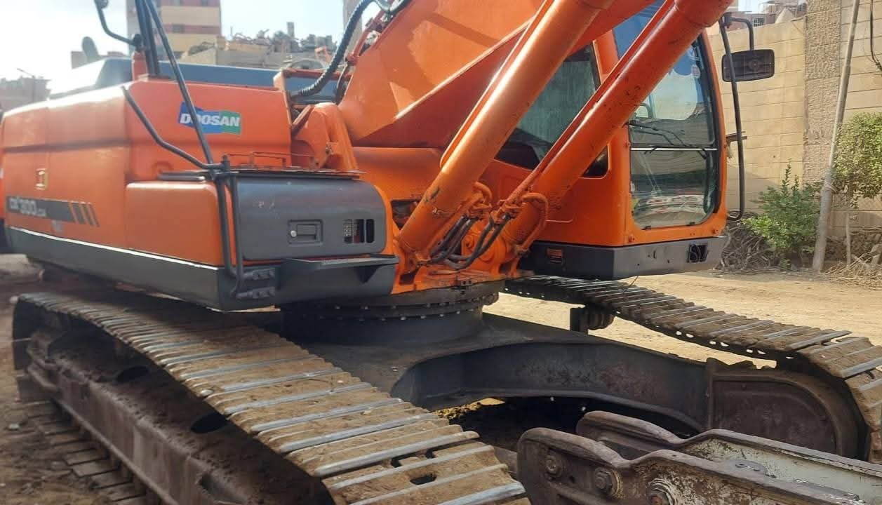 حفار دوسان للبيع في دمنهور, دوسان 300 موديل 2010 تواجد دمنهور, أفضل موقع لبيع الشاحنات والمعدات الثقيلة في مصر