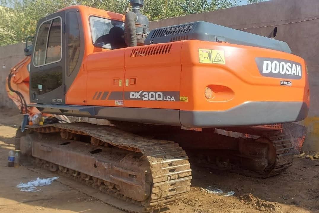 حفار دوسان للبيع في دمنهور, دوسان 300 موديل 2010 تواجد دمنهور, أفضل موقع لبيع الشاحنات والمعدات الثقيلة في مصر