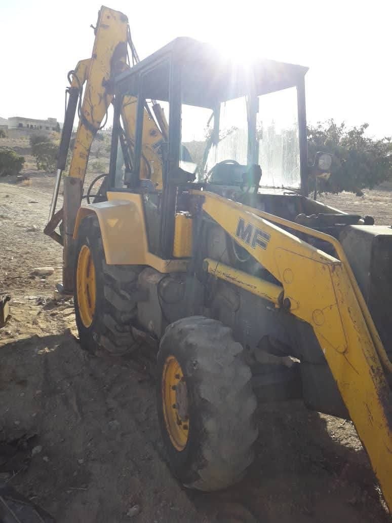 MF loader for sale in Alexandria, MF 40 model 1996 located in Alexandria, the best site for selling trucks and heavy equipment in Egypt