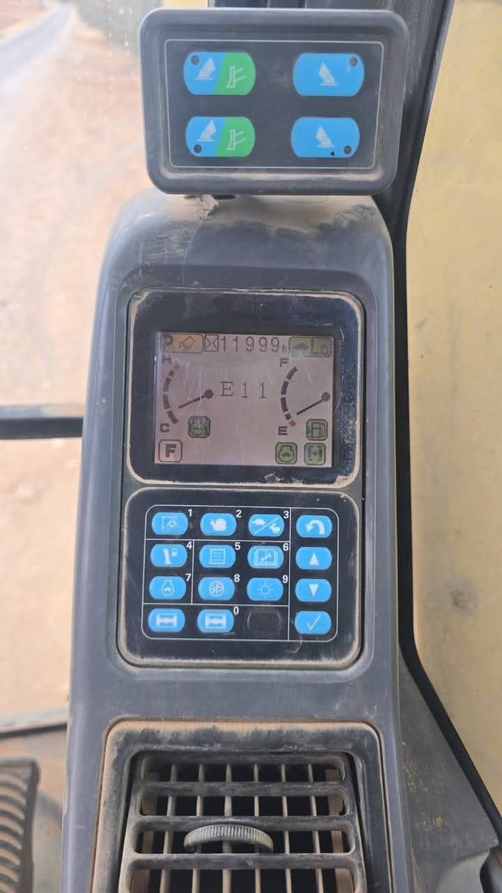 حفار  كوماتسو للبيع في المنصورة, كوماتسو 180 موديل 2016 تواجد المنصورة, أفضل موقع لبيع الشاحنات والمعدات الثقيلة في مصر