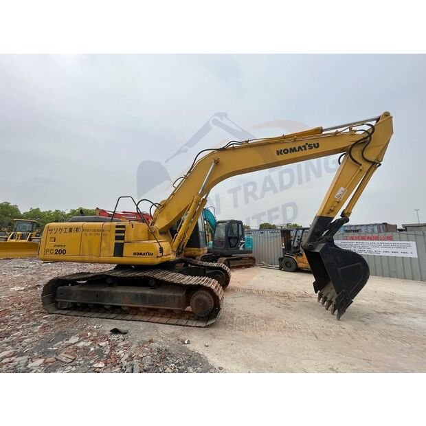 Komatsu PC200-6 excavator for sale, Komatsu PC200-6 model 2020 imported from Europe, the best site for selling trucks and heavy equipment in Egypt