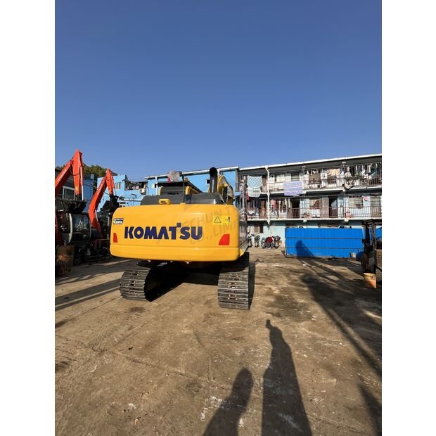Komatsu PC200-8 excavator for sale, Komatsu PC200-8 model 2023 imported from Europe, the best site for selling trucks and heavy equipment in Egypt