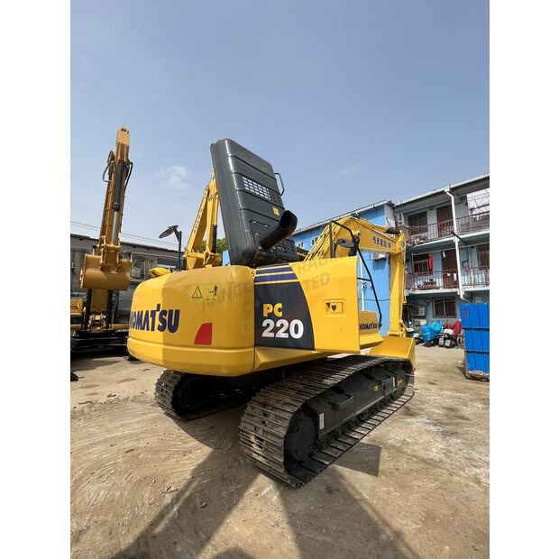 Komatsu PC220-8 Excavator for sale, Komatsu PC220-8 model 2020 imported from Europe, the best site for selling trucks and heavy equipment in Egypt