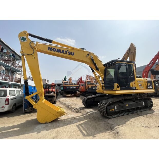 Komatsu PC220-8 Excavator for sale, Komatsu PC220-8 model 2020 imported from Europe, the best site for selling trucks and heavy equipment in Egypt