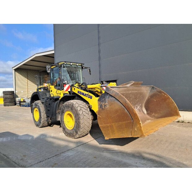 Komatsu WA380-8E0 loader for sale, Komatsu WA380-8E0 model 2021 imported from Europe, the best site for selling trucks and heavy equipment in Egypt
