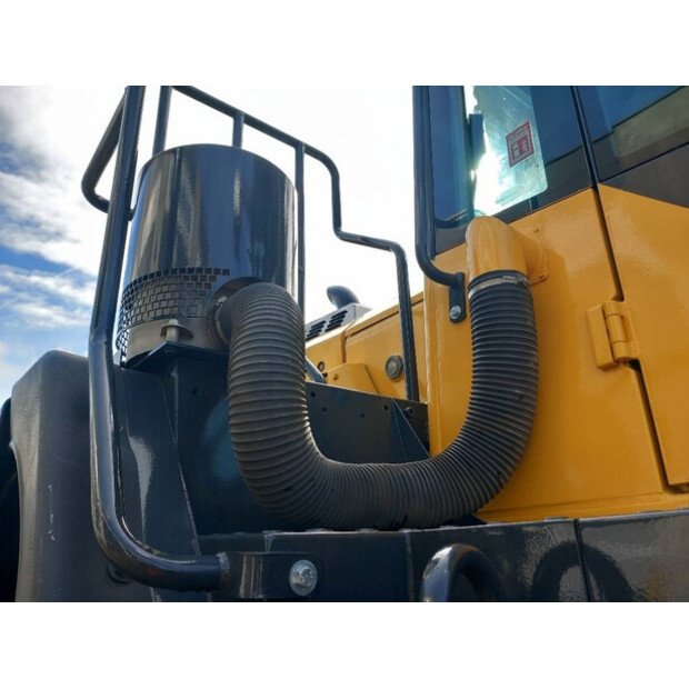 لودر Komatsu WA480-8 للبيع, Komatsu WA480-8 موديل 2022 استيراد من اوروبا, أفضل موقع لبيع الشاحنات والمعدات الثقيلة في مصر