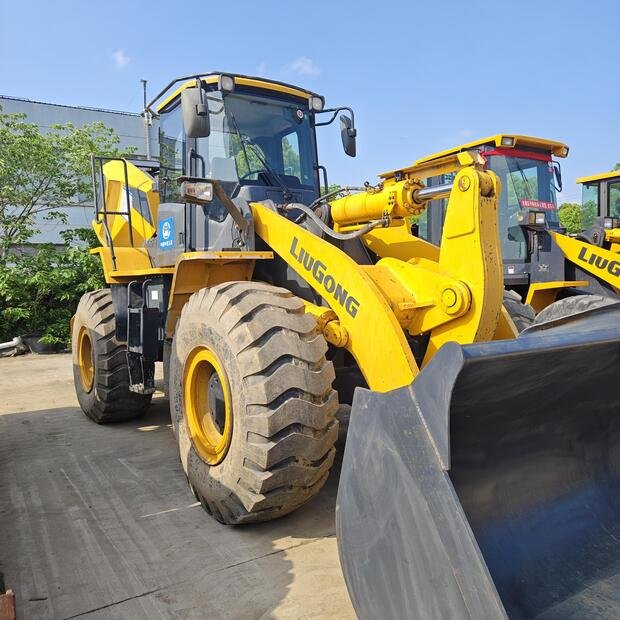 LiuGong CLG856H Loader for sale, 2023 model LiuGong CLG856H imported from Europe, the best website for selling trucks and heavy equipment in Egypt