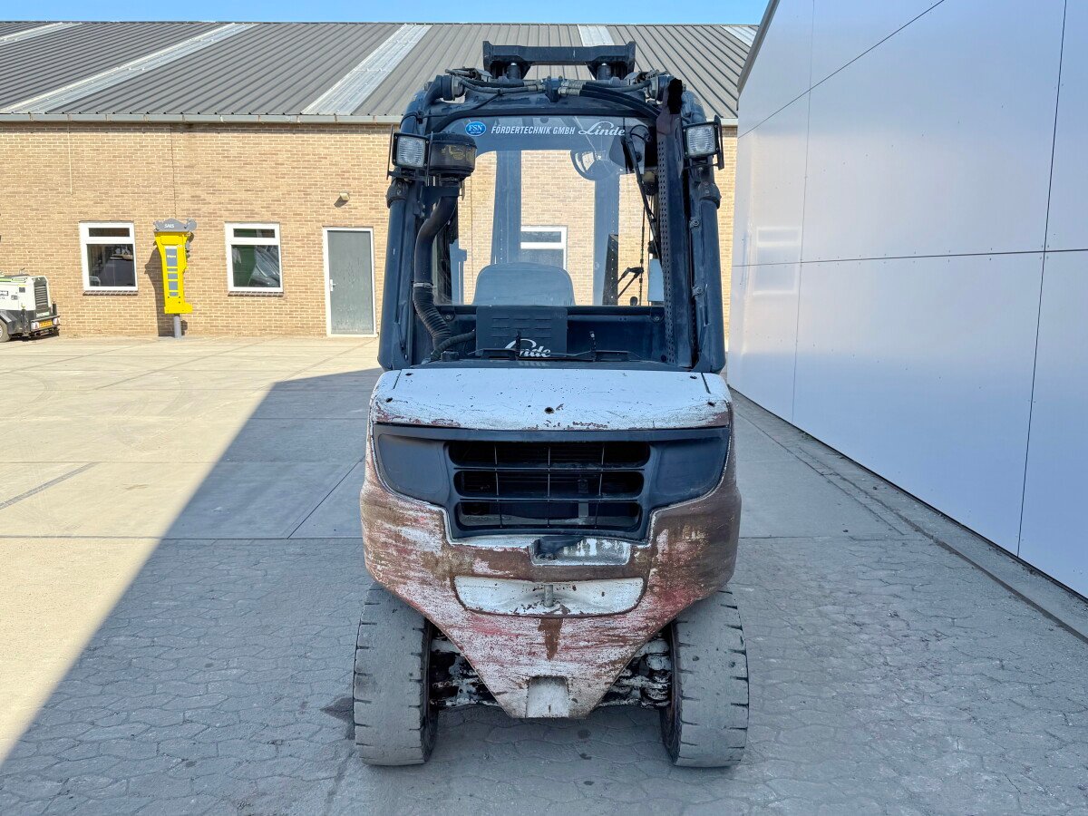 Linde H35D3 forklift for sale, Linde H35D model 2006 imported from Europe, the best site for selling trucks and heavy equipment in Egypt