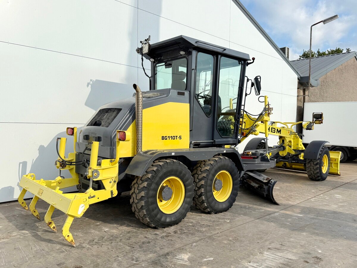 HBM BG110T-5 grader for sale, HBM BG110T-5 model 2015 imported from Europe, the best website for selling trucks and heavy equipment in Egypt