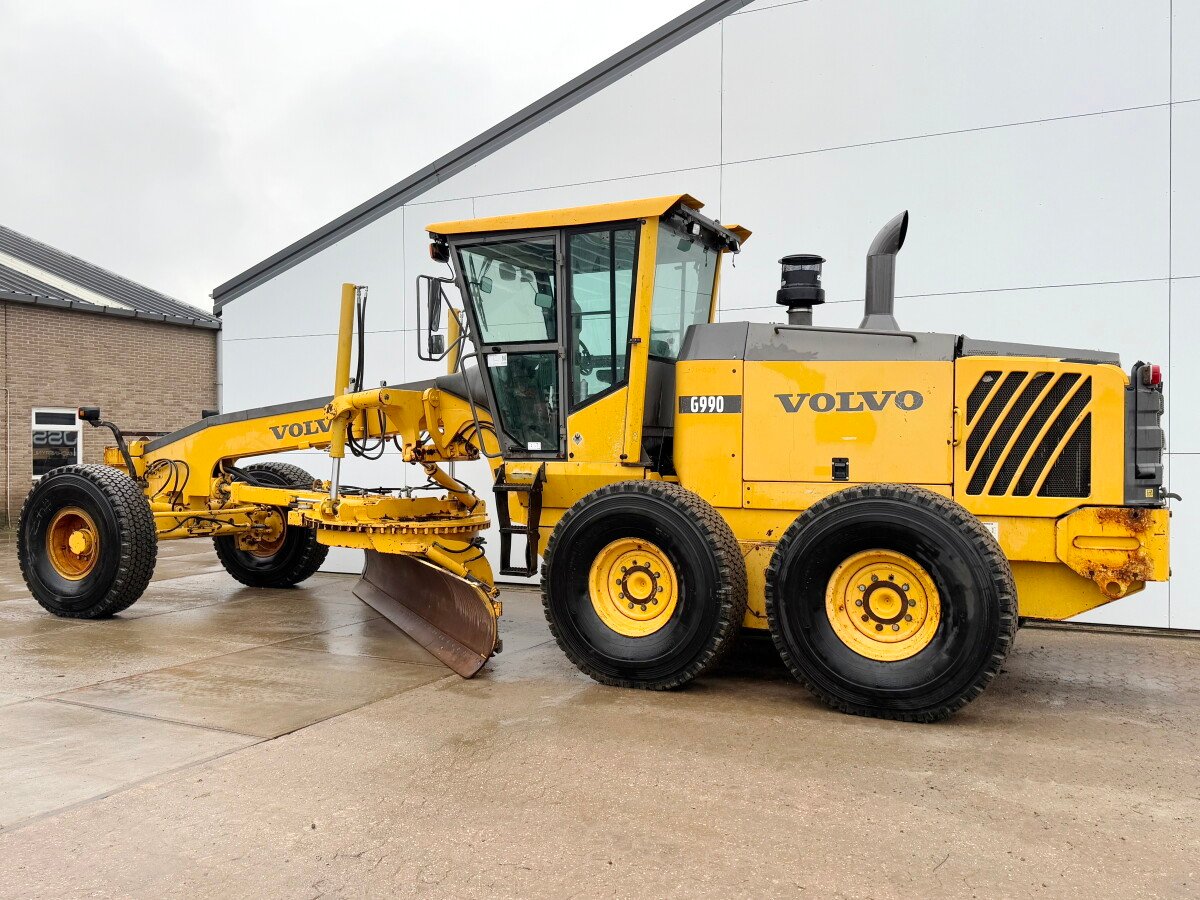 Volvo G990 grader for sale, Volvo G990 model 2009 imported from Europe, the best site for selling trucks and heavy equipment in Egypt