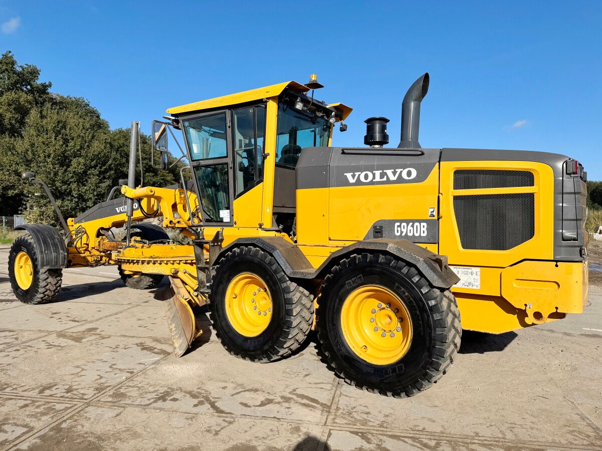 Volvo G960B grader for sale, Volvo G960B 2014 model imported from Europe, the best site to sell trucks and heavy equipment in Egypt