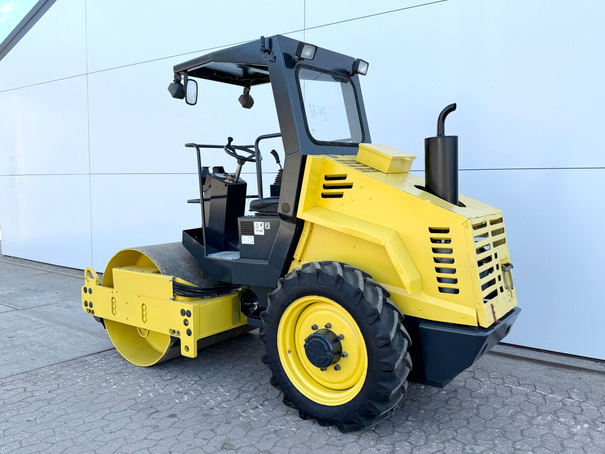 هراسة Bomag BW124DH-3 للبيع, بوبكات Bomag BW124DH-3 موديل 1999 استيراد من اوروبا, أفضل موقع لبيع الشاحنات والمعدات الثقيلة في مصر