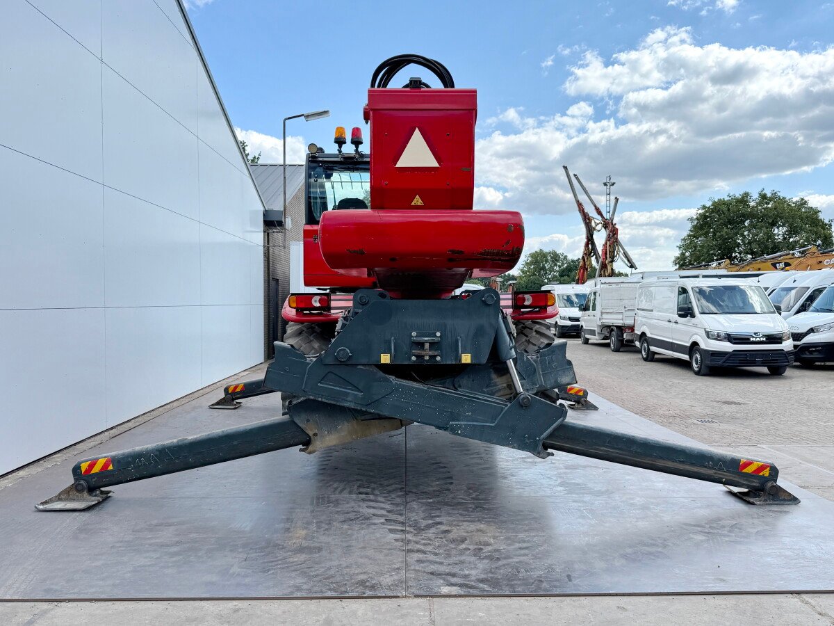 Magni RTH5 Telescopic Crane for Sale, 2015 Magni RTH5 model imported from Europe, the best site for selling trucks and heavy equipment in Egypt