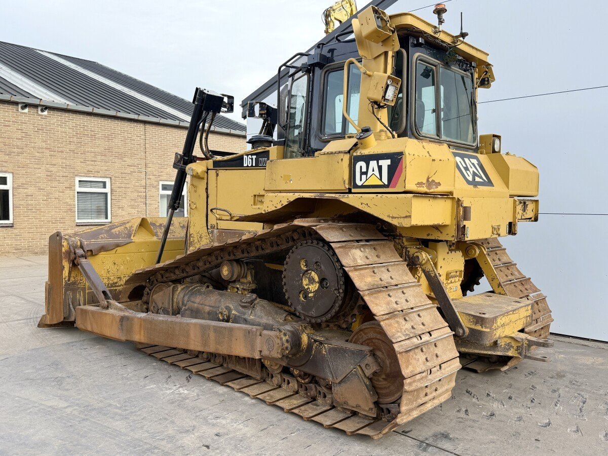 بلدوزر Caterpillar D6T XW للبيع, Caterpillar D6T XW موديل 2010 استيراد من اوروبا, أفضل موقع لبيع الشاحنات والمعدات الثقيلة في مصر