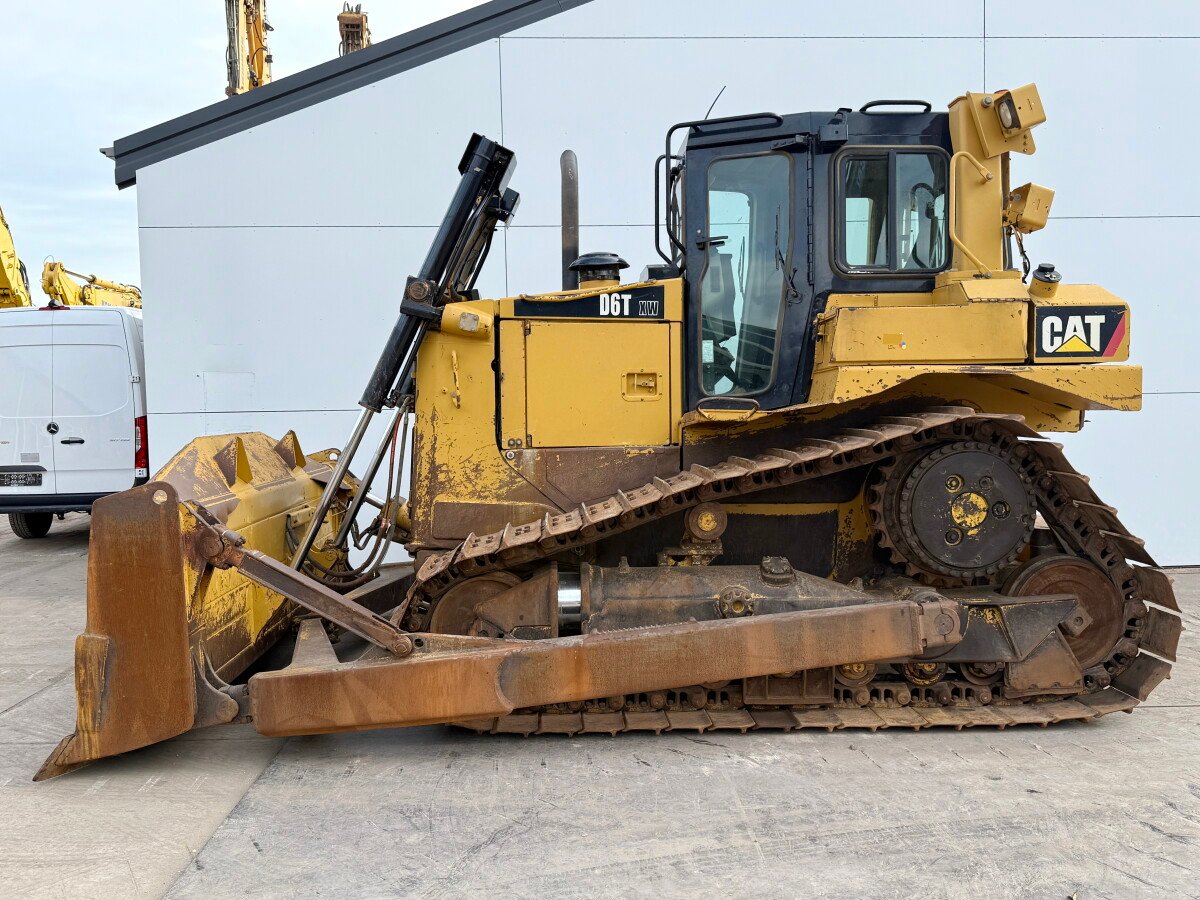 بلدوزر Caterpillar D6T XW للبيع, Caterpillar D6T XW موديل 2010 استيراد من اوروبا, أفضل موقع لبيع الشاحنات والمعدات الثقيلة في مصر