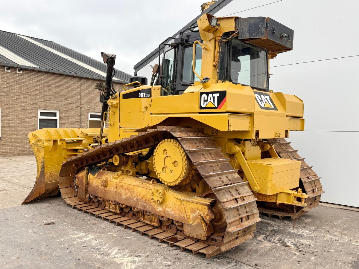 Caterpillar D6T XW bulldozer for sale, Caterpillar D6T XW 2013 model imported from Europe, the best site for selling trucks and heavy equipment in Egypt