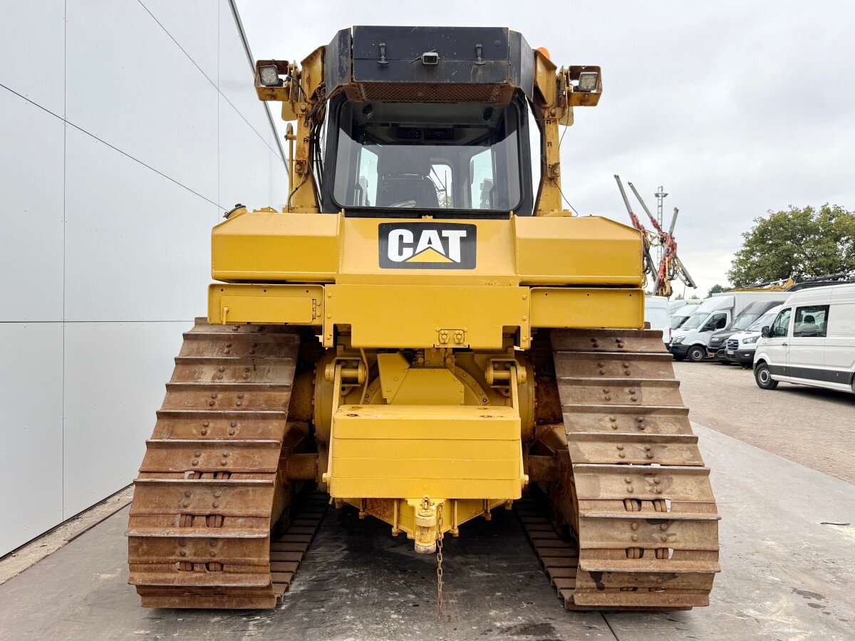Caterpillar D6T XW bulldozer for sale, Caterpillar D6T XW 2013 model imported from Europe, the best site for selling trucks and heavy equipment in Egypt